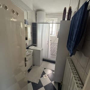 Priestranný 2-podlažný RD s investičným potenciálom a letnou kuchyňou — foto 13