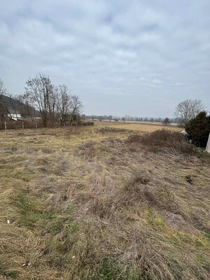 Rovinatý stavebný pozemok 850 m² v obci Hont s IS na hranici — foto 11