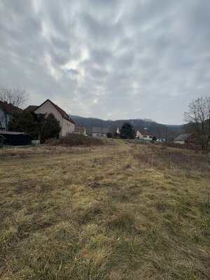 Rovinatý stavebný pozemok 850 m² v obci Hont s IS na hranici — foto 12
