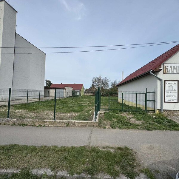 stavebný pozemok s projektom