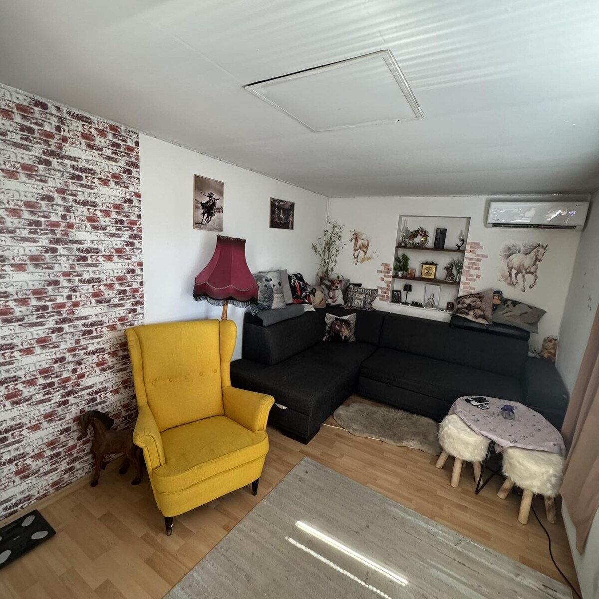 Uniknite z mesta do ticha s  bazénom garážou, mobilným domom. — foto 11