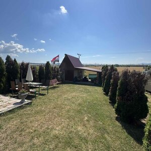 Uniknite z mesta do ticha s  bazénom garážou, mobilným domom. — foto 7