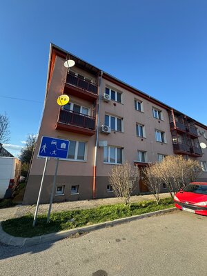 Na predaj 3 izbový byt na prízemí v centre mesta Šahy. — foto 1