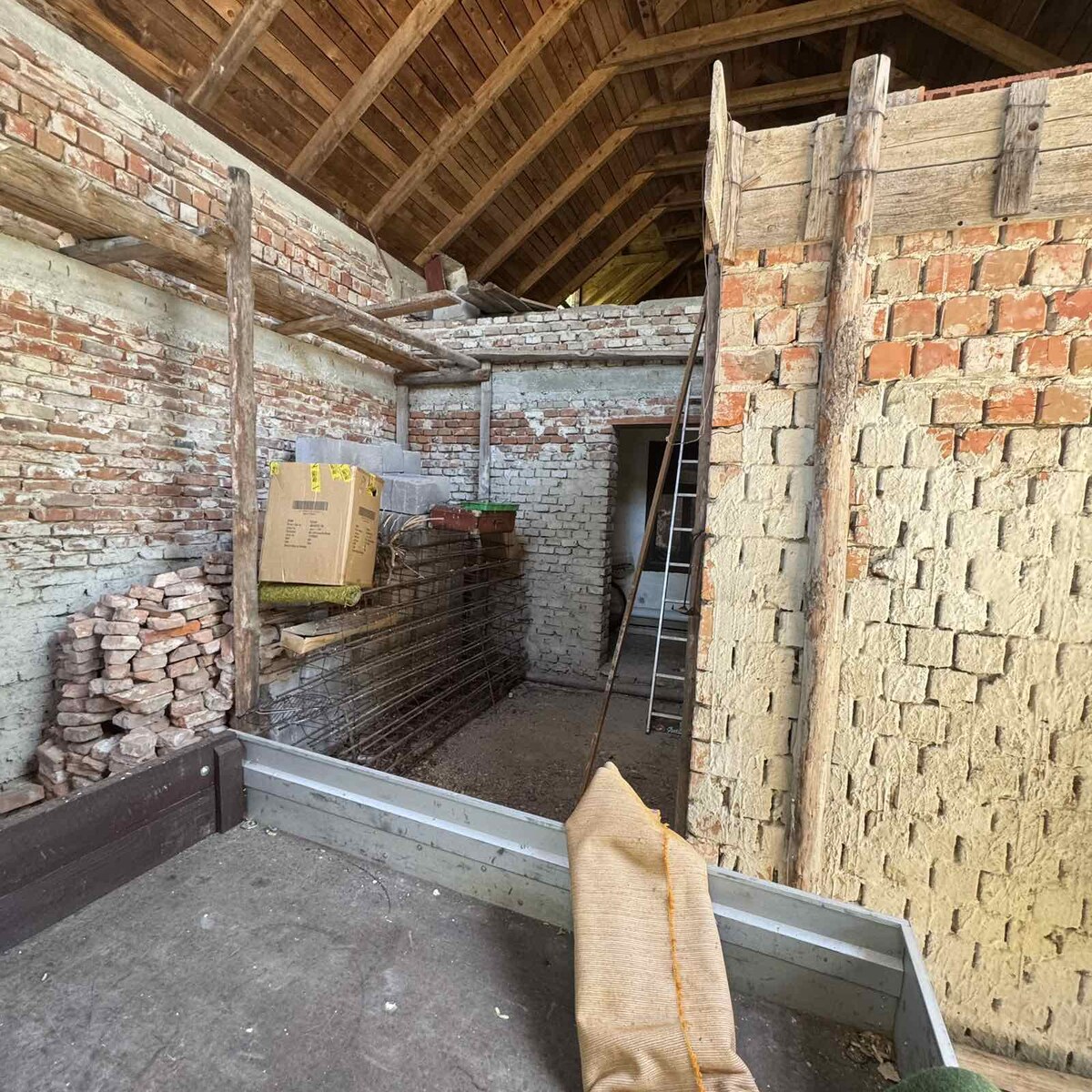 Na predaj starší sedliacky R. dom  s obrovským pozemkom  2924m2 — foto 19