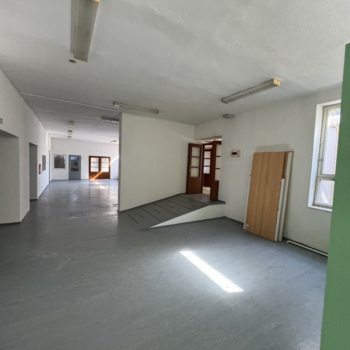 Podnikateľský sen v Šahách: Priestor s plochou 600 m² — foto 10