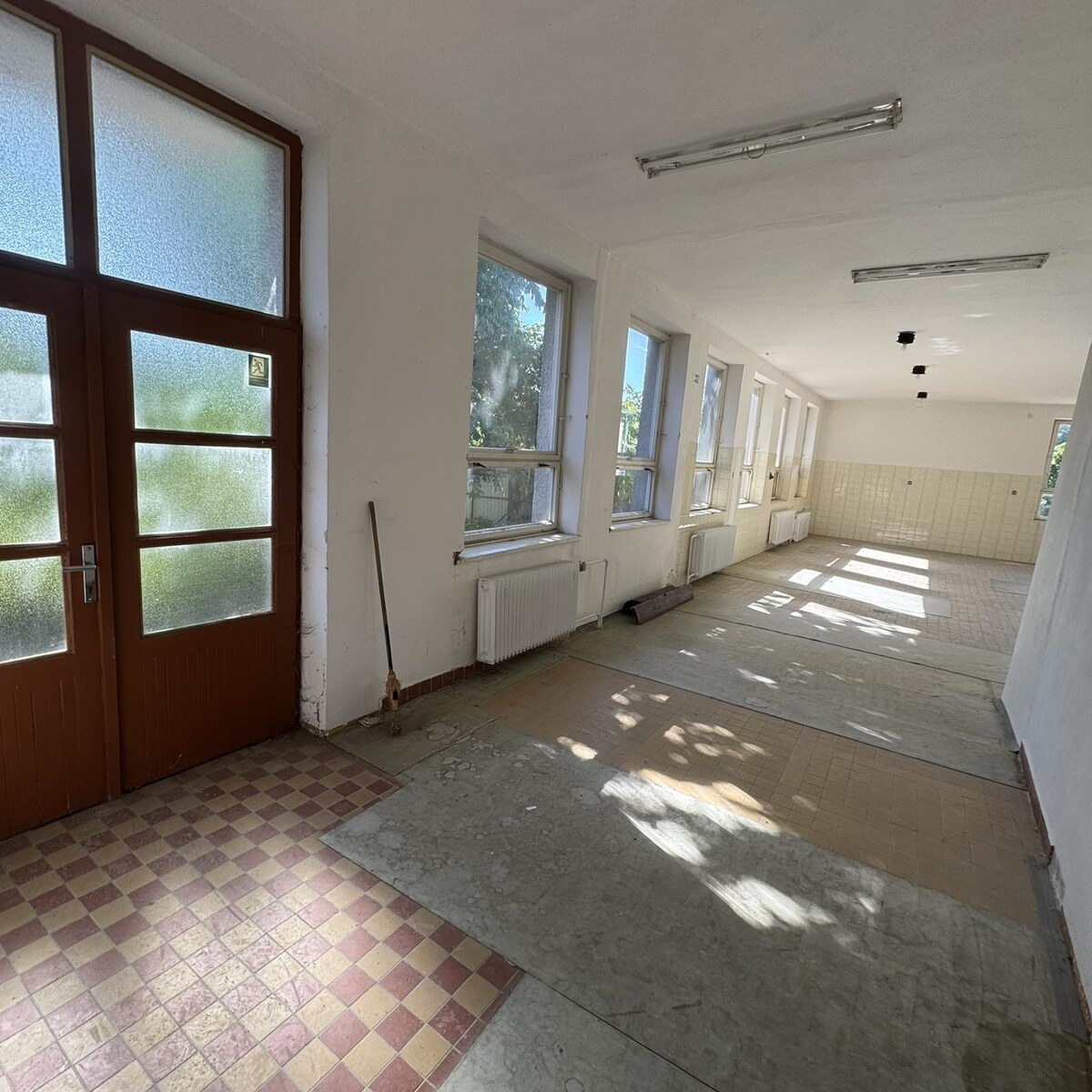 Podnikateľský sen v Šahách: Priestor s plochou 600 m² — foto 14