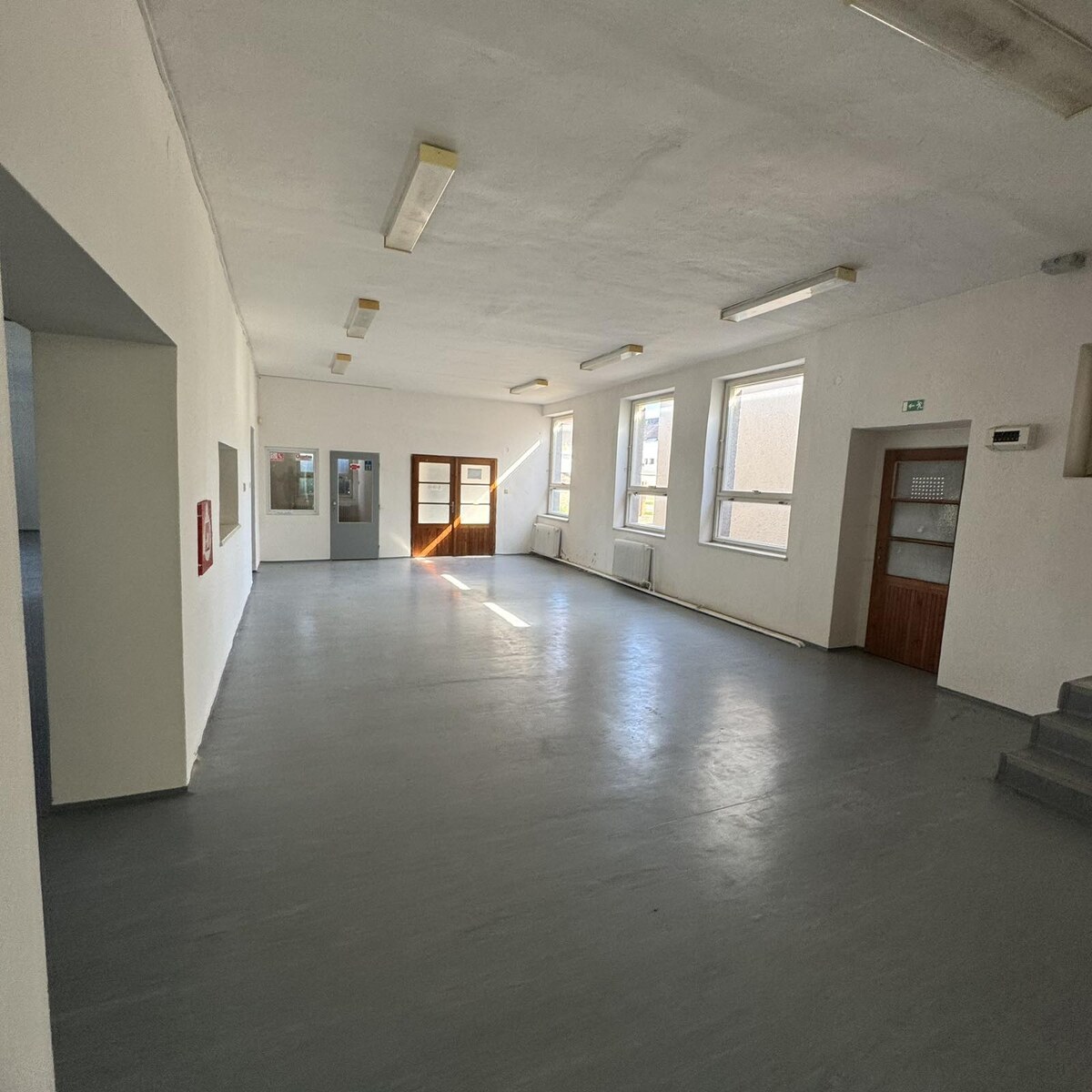 Podnikateľský sen v Šahách: Priestor s plochou 600 m² — foto 17