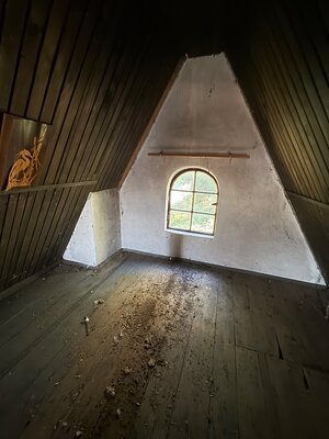 Na predaj chatka na rekonštrukciu s veľkým pozemkom – Veľké Turovce — foto 6
