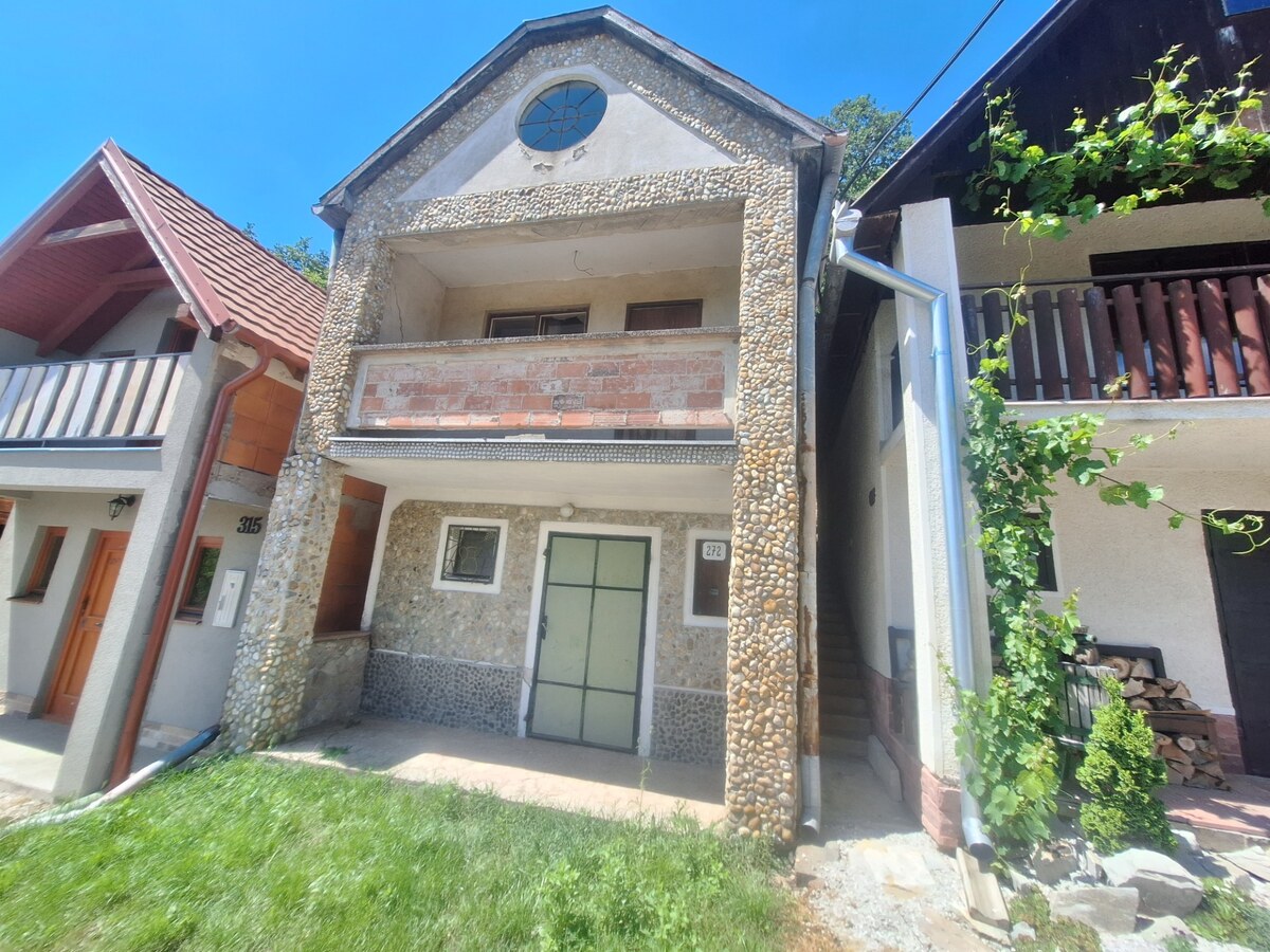 Ponúkame Vám na predaj chatu, rekreačný domček v obci Veľké Turovce