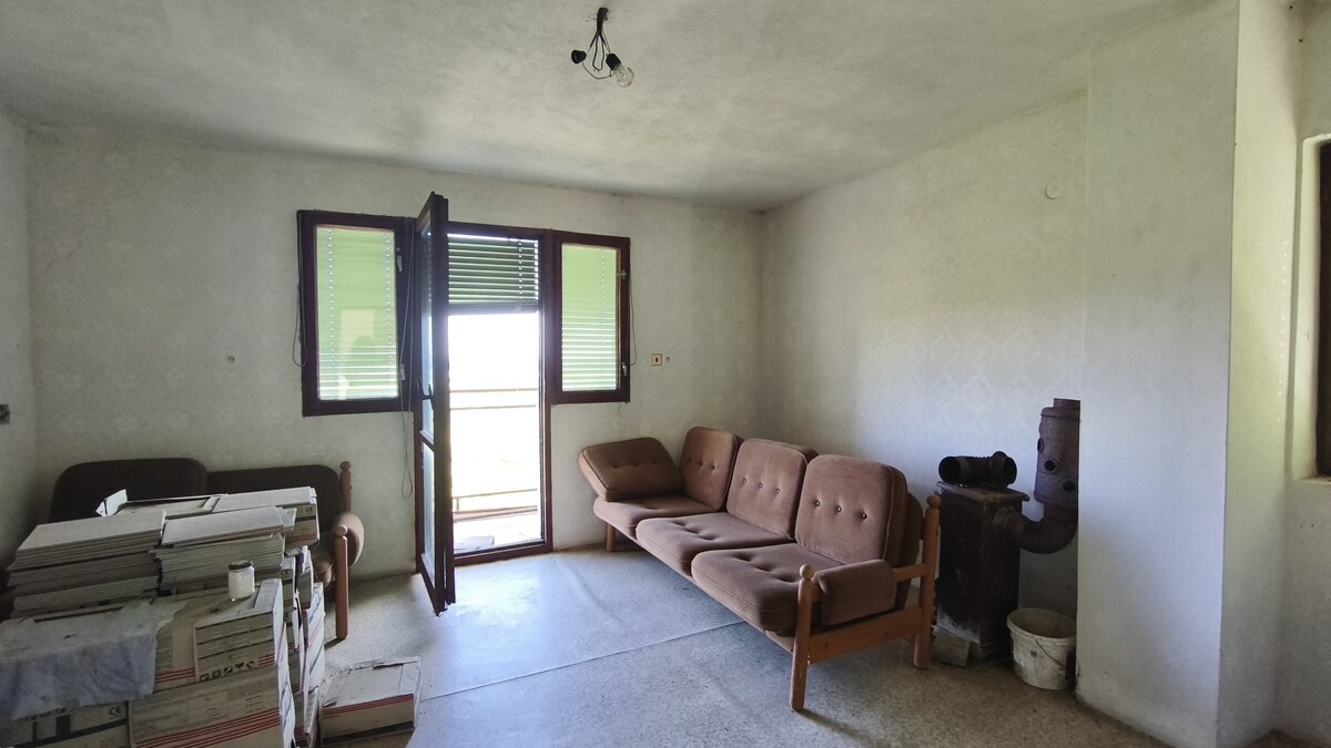 3-podlažný vínny domček s vinicou v obci Vinica, okr. V. Krtíš. — foto 5