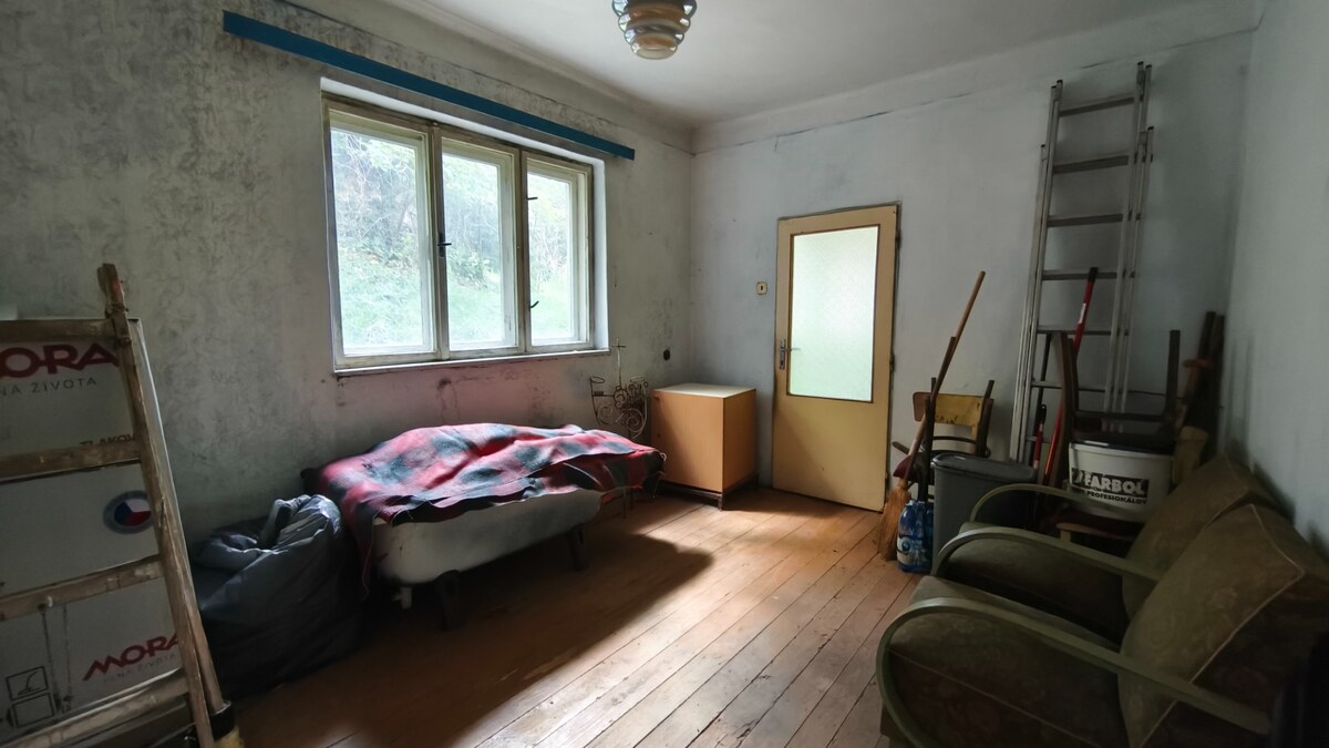 Vidiecky dom v obci Olováry v okrese Veľký Krtíš. — foto 18