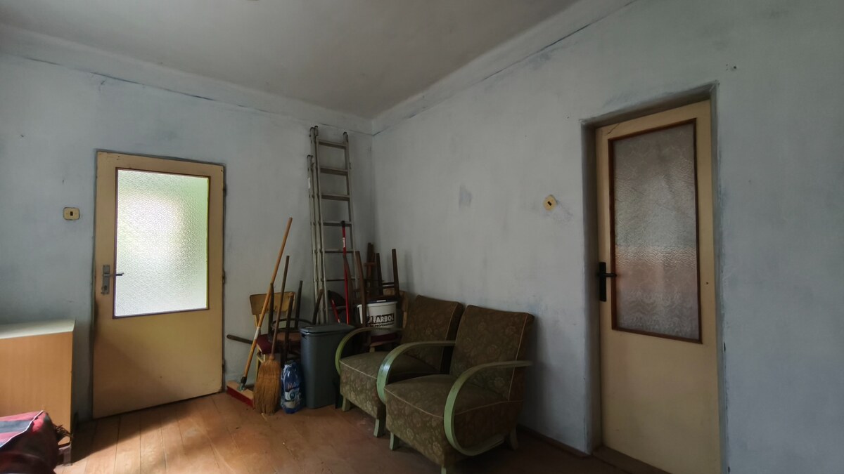 Vidiecky dom v obci Olováry v okrese Veľký Krtíš. — foto 19