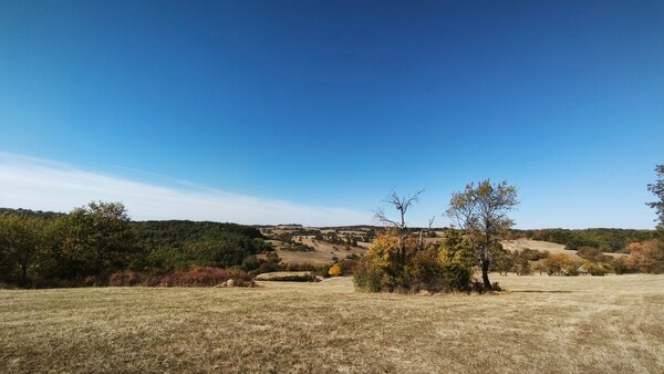 Očarujúci pozemok (3,1 ha) s panoramatickým výhľadom v obci Hrušov