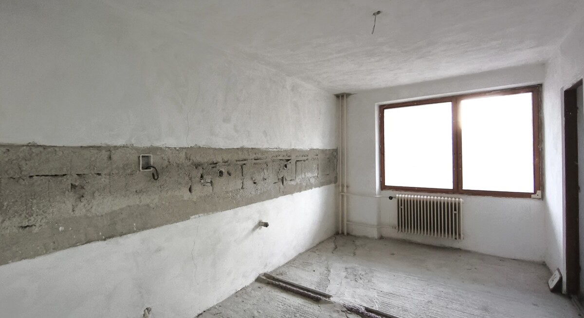 Priestranný 3-podlažný objekt (408 m²) s garážou a 3 balkónmi v obci Č — foto 5
