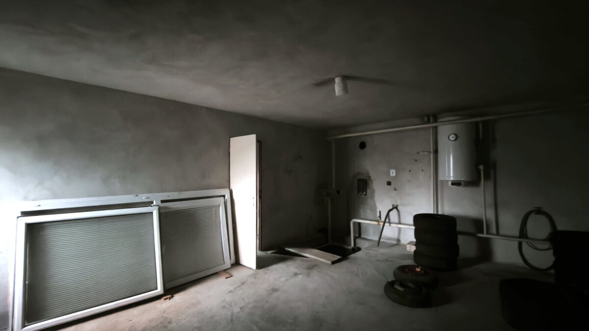 Priestranný 3-podlažný objekt (408 m²) s garážou a 3 balkónmi v obci Č — foto 7