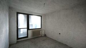 Priestranný 3-podlažný objekt (408 m²) s garážou a 3 balkónmi v obci Č — foto 10