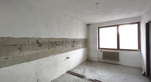 Priestranný 3-podlažný objekt (408 m²) s garážou a 3 balkónmi v obci Č — foto 5