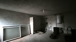 Priestranný 3-podlažný objekt (408 m²) s garážou a 3 balkónmi v obci Č — foto 7