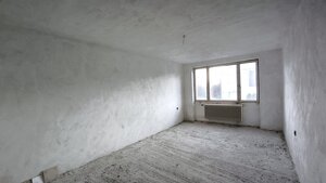 Priestranný 3-podlažný objekt (408 m²) s garážou a 3 balkónmi v obci Č — foto 9