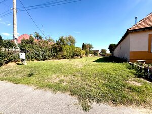 Na predaj stavebný pozemok v obci Úľany nad Žitavou — foto 1