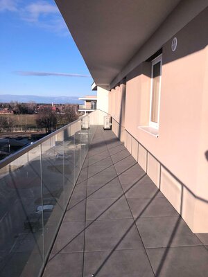 Na predaj krásny a štýlový 3-izbový penthouse v Nových Zámkoch — foto 11
