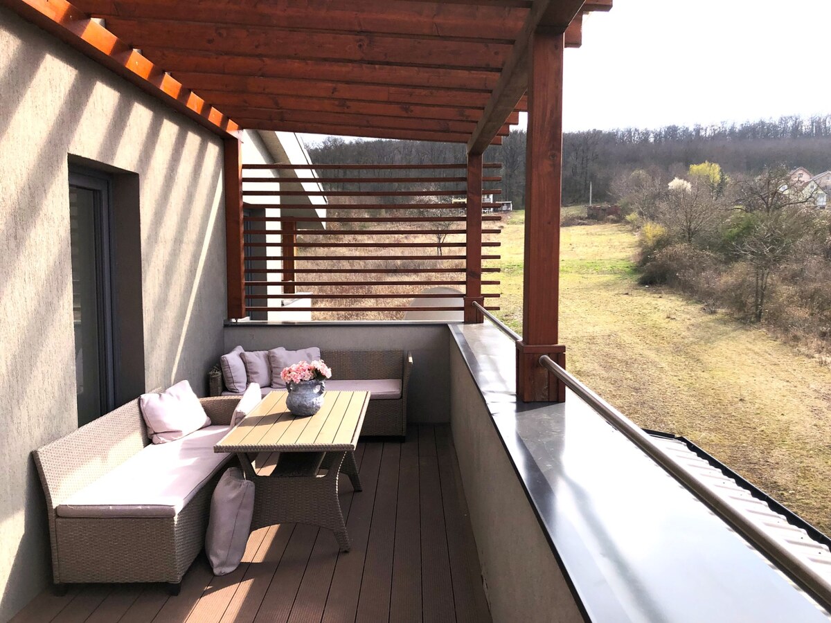 Na predaj veľký 49m2 apartmán Podhájská. — foto 7