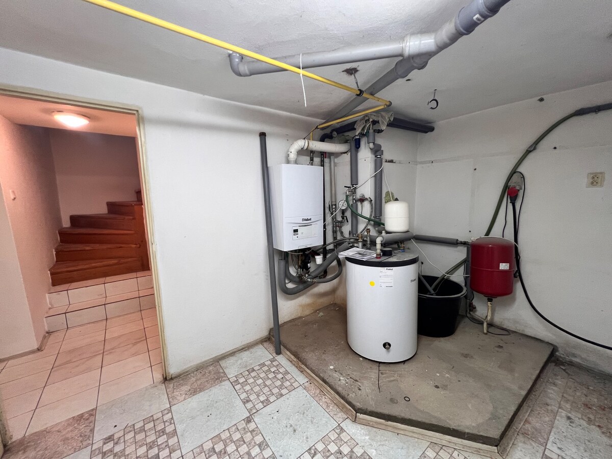 Veľký rodinný dom v Tlmačoch, bývajte vo veľkom alebo prenajímajte — foto 18