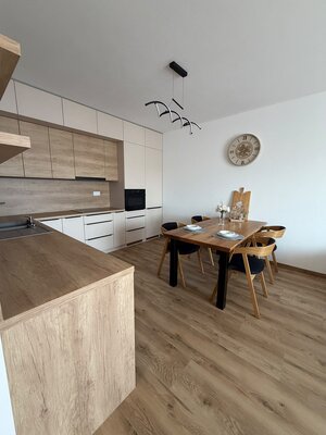 PRENÁJOM - 2-izbový luxusný byt s balkónom a parkovaním, Pivovarská ul — foto 2