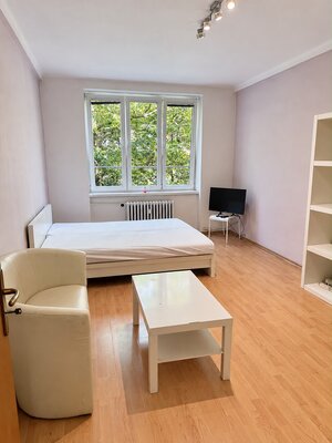 PREDAJ - 1-izbový byt s balkónom do zelene, Bukureštská – Staré Mesto — foto 4