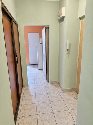 PREDAJ - 1-izbový byt s balkónom do zelene, Bukureštská – Staré Mesto — foto 9