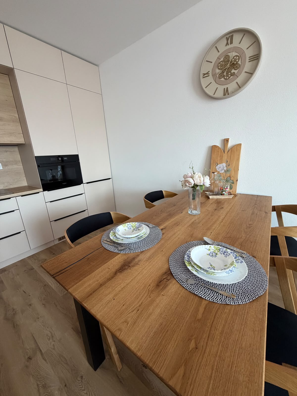 PRENÁJOM - 2-izbový luxusný byt s balkónom a parkovaním, Pivovarská ul — foto 3