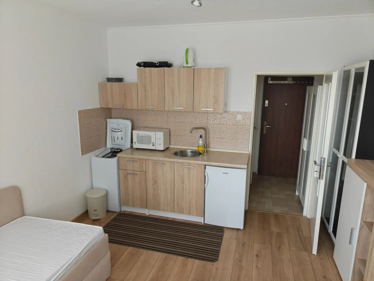 PRENÁJOM - zariadená garsónka vo vyhľadávanej lokalite - Tr. A. Hlinku — foto 2