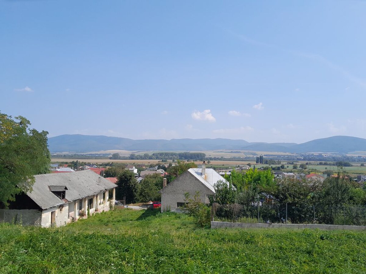 Na predaj pozemok s gazdovským domom Gyňov - Košice okolie — foto 2