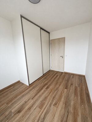 Moderný 3-izbový byt v centre Košíc s garážou na prenájom — foto 5