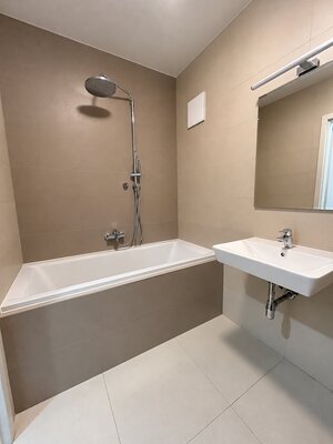 Moderný 3-izbový byt v centre Košíc s garážou na prenájom — foto 7