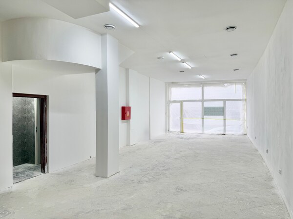 Na prenájom obchodný priestor s výkladom 145 m2 v centre Žiliny