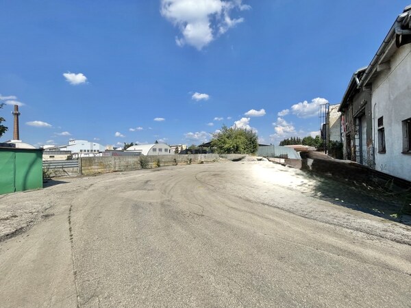 Prenájom spevnenej plochy 3728 m2 v priemyselnej zóne - Žilina