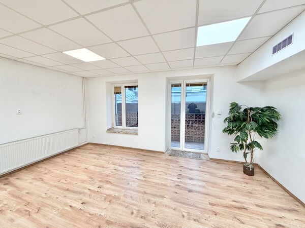 Prenájom obchodný, kancelársky priestor 42 m2 na Bottovej ulici Žilina