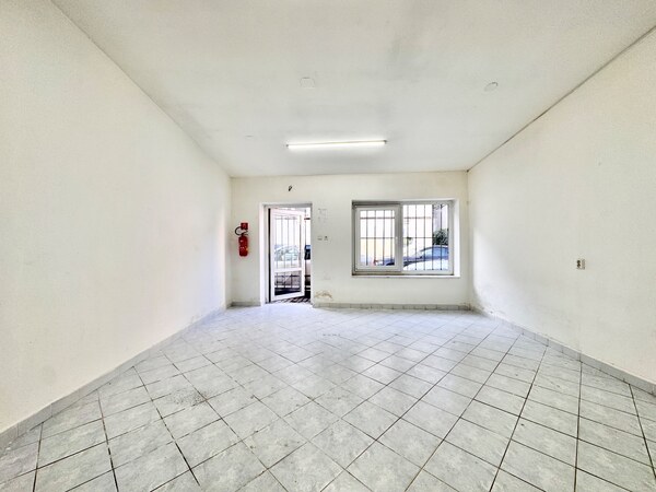 Na prenájom obchodné priestory 76 m2 - dvor z Národnej Žilina Centrum