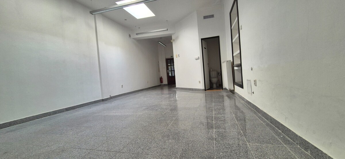 Prenájom : Obchodný priestor 40m2 so vstupom z pasáže na Národnej ul. — foto 2