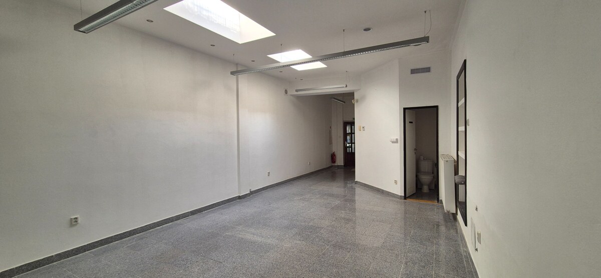 Prenájom : Obchodný priestor 40m2 so vstupom z pasáže na Národnej ul. — foto 4
