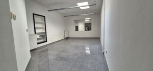 Prenájom : Obchodný priestor 40m2 so vstupom z pasáže na Národnej ul. — foto 1