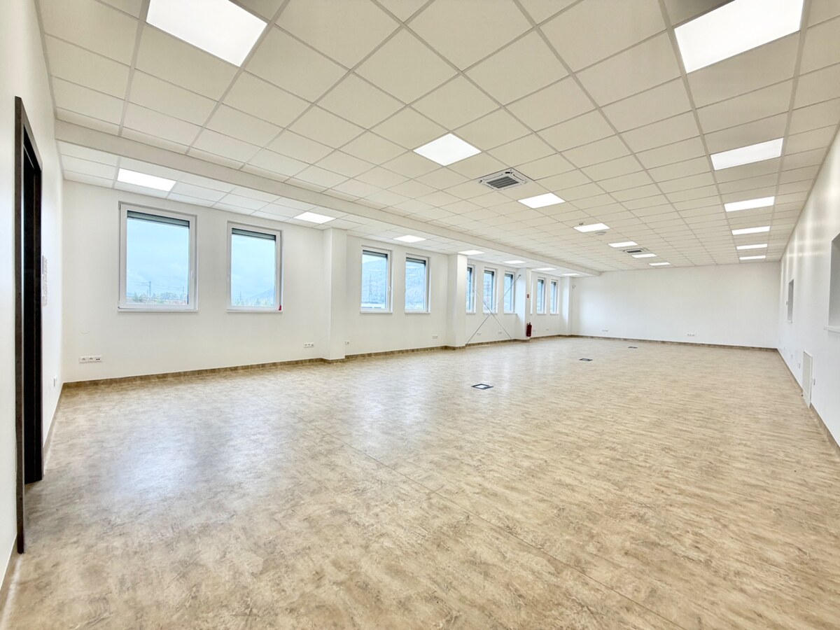 Moderné kancelárske priestory 178 m2 na prenájom v Tepličke nad Váhom — foto 2