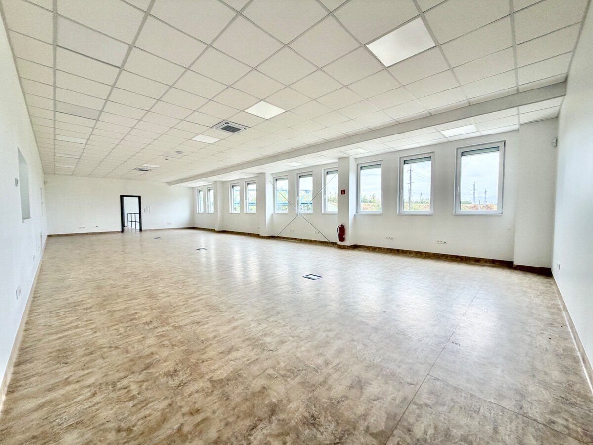 Moderné kancelárske priestory 178 m2 na prenájom v Tepličke nad Váhom — foto 3