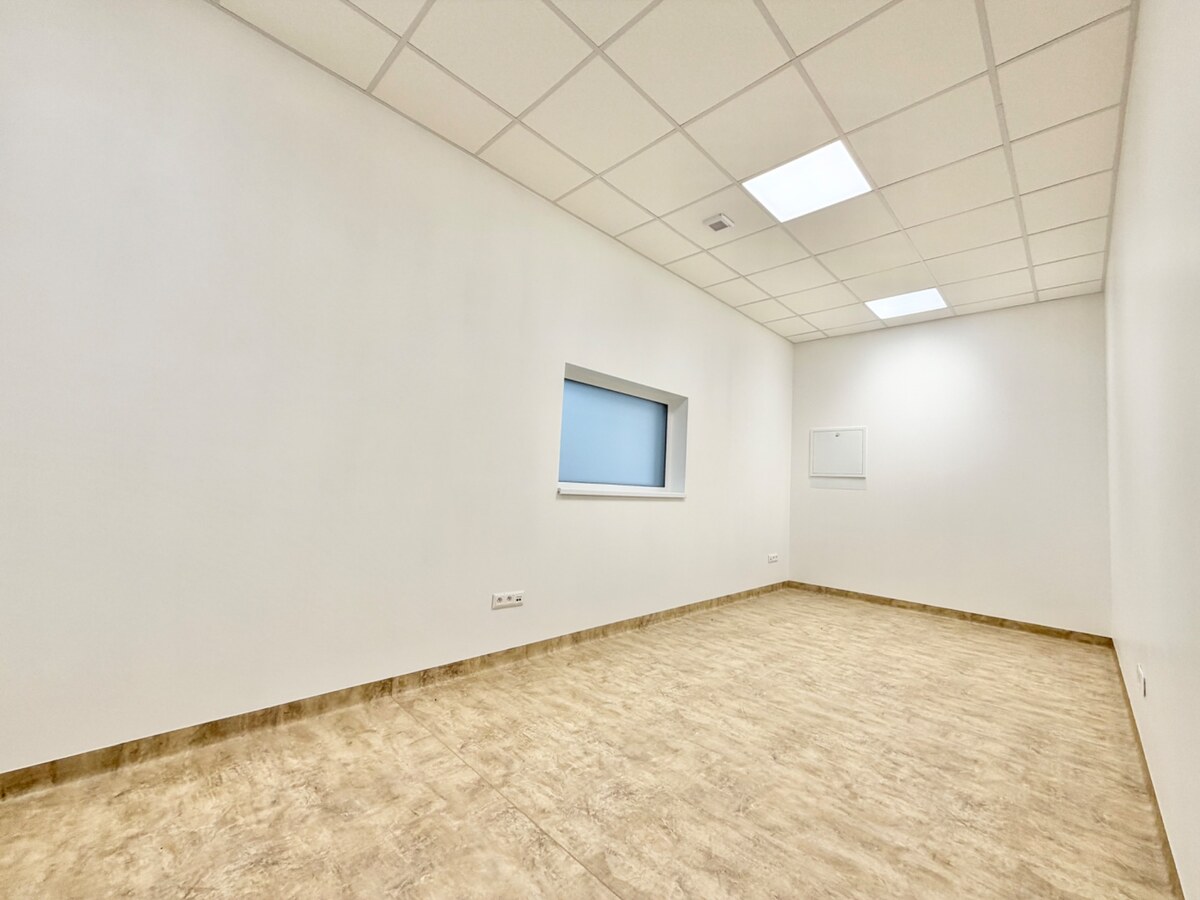 Moderné kancelárske priestory 178 m2 na prenájom v Tepličke nad Váhom — foto 5