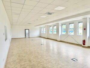 Moderné kancelárske priestory 178 m2 na prenájom v Tepličke nad Váhom — foto 1