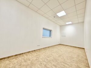 Moderné kancelárske priestory 178 m2 na prenájom v Tepličke nad Váhom — foto 5