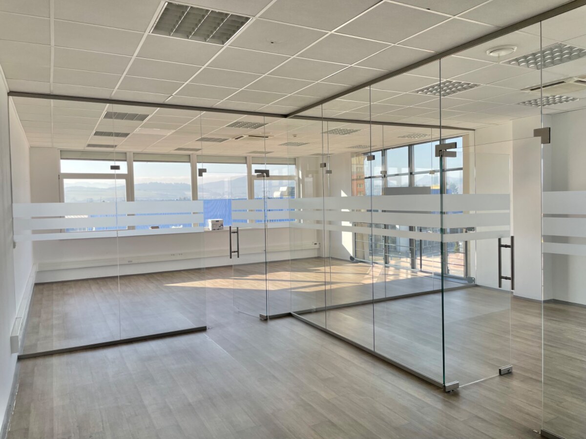 Na prenájom kancelárske priestory 1603 m2 v Living centre v Žiline — foto 12