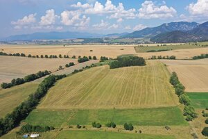Ponúkame na predaj orná pôda a lesný pozemok 141097 m2 v Mošovciach — foto 2