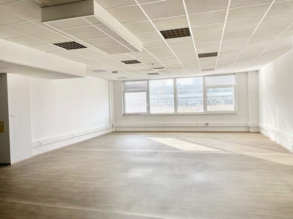 Na prenájom kancelárske priestory 200 m2 v Living centre v Žiline